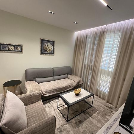 Center View Luxury Apartment Тирана Екстер'єр фото