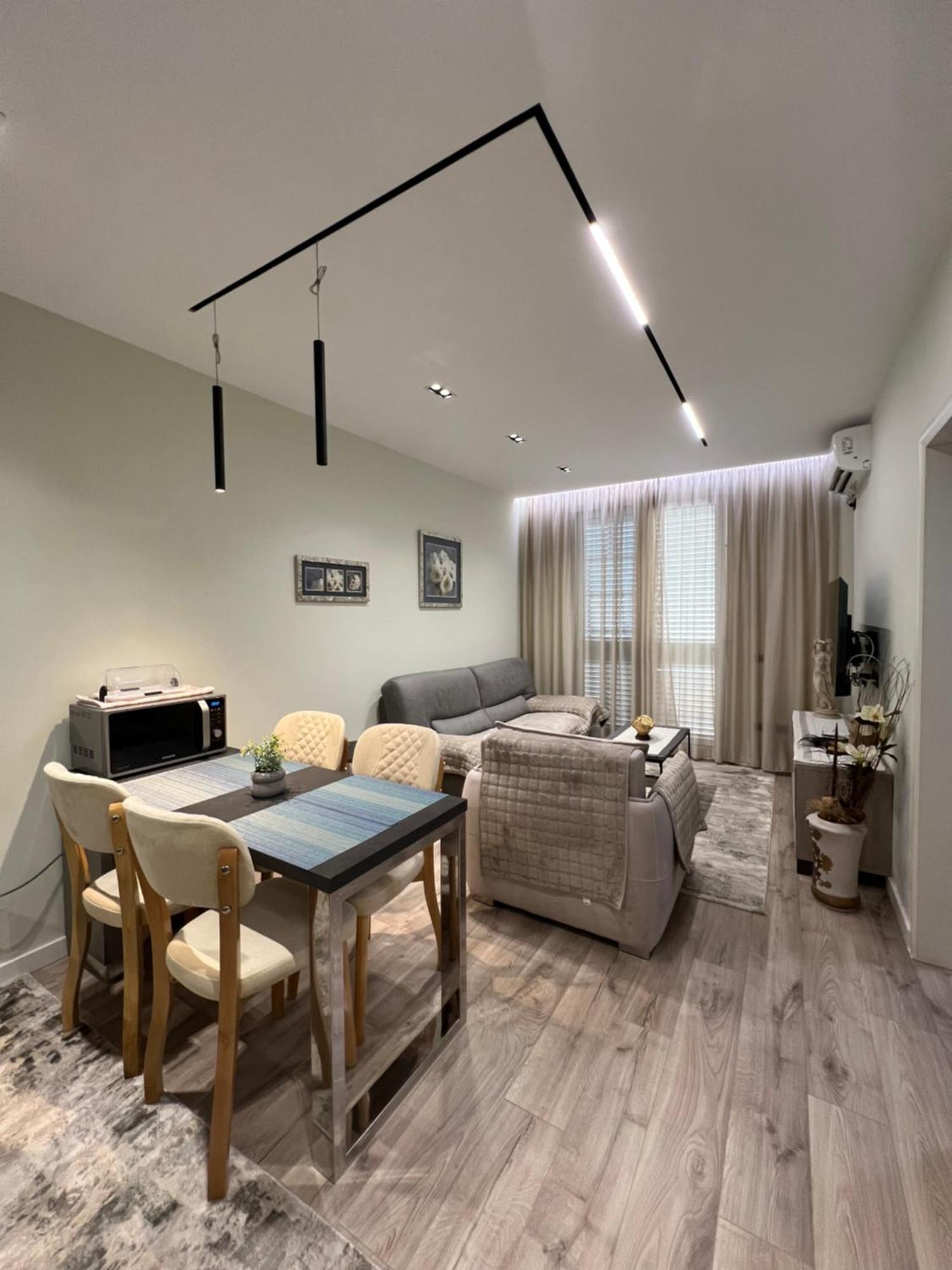 Center View Luxury Apartment Тирана Екстер'єр фото