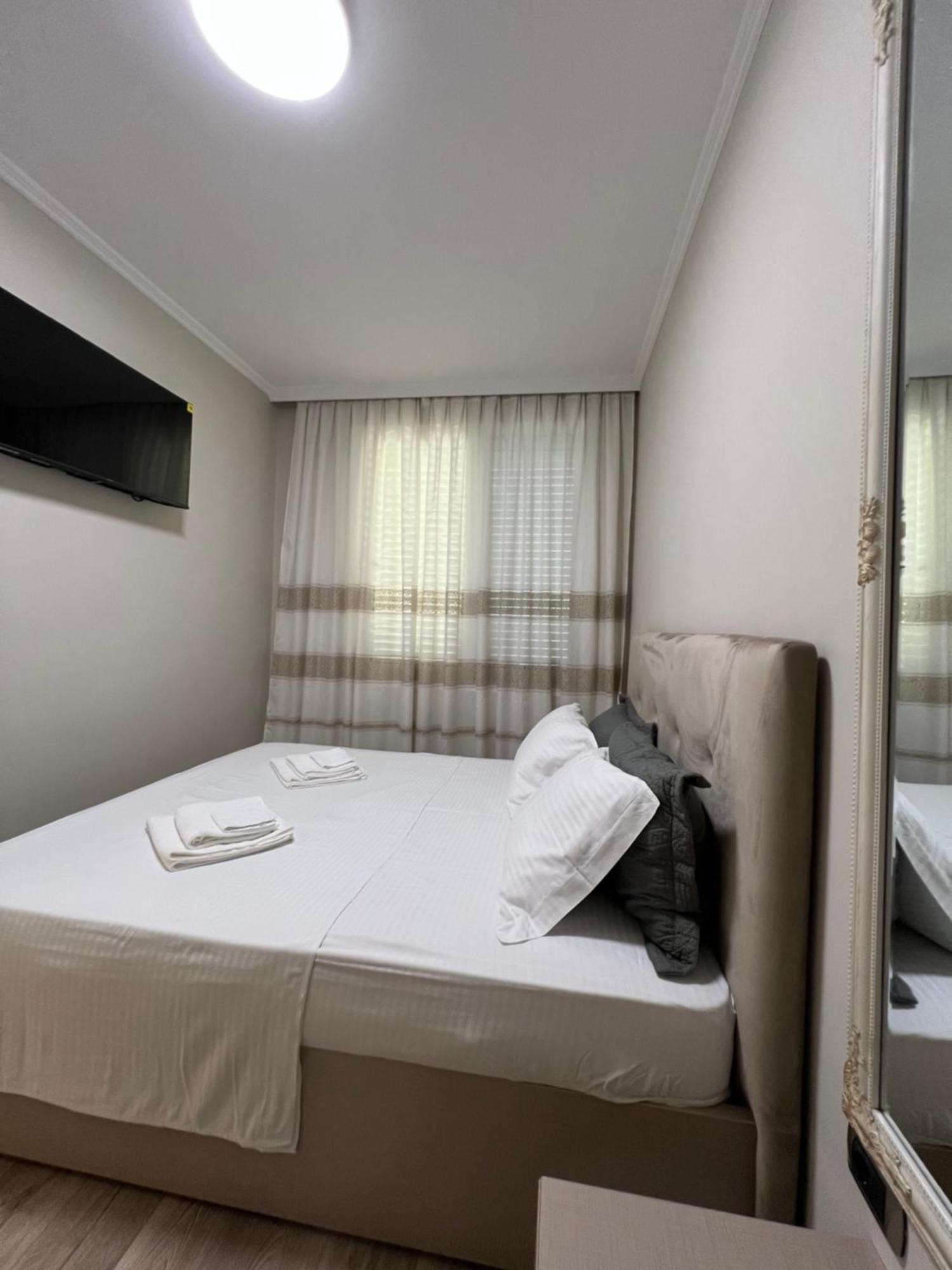 Center View Luxury Apartment Тирана Екстер'єр фото