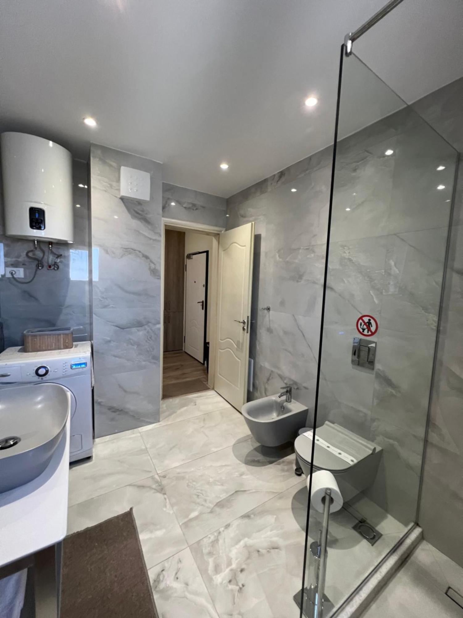 Center View Luxury Apartment Тирана Екстер'єр фото