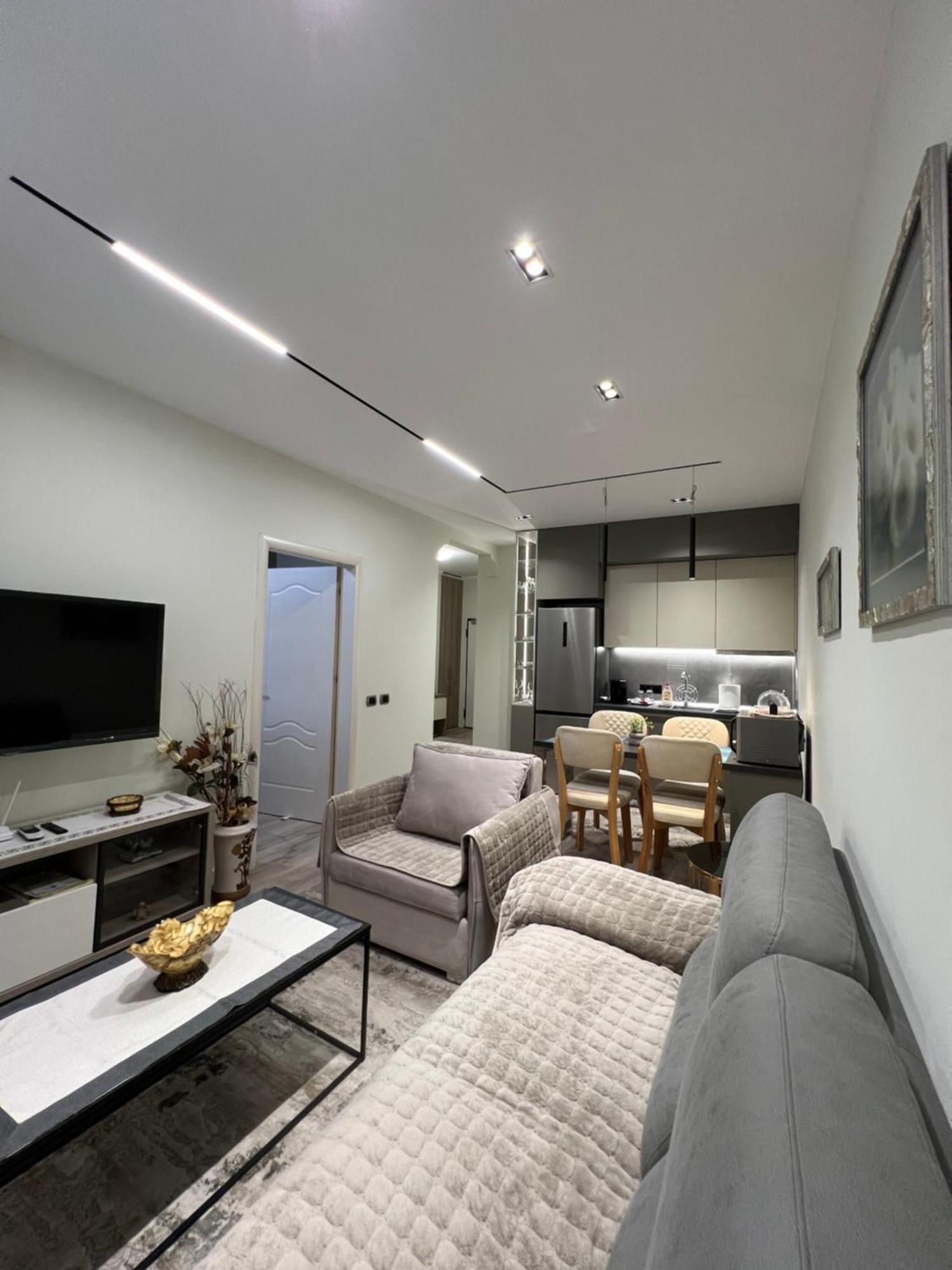 Center View Luxury Apartment Тирана Екстер'єр фото