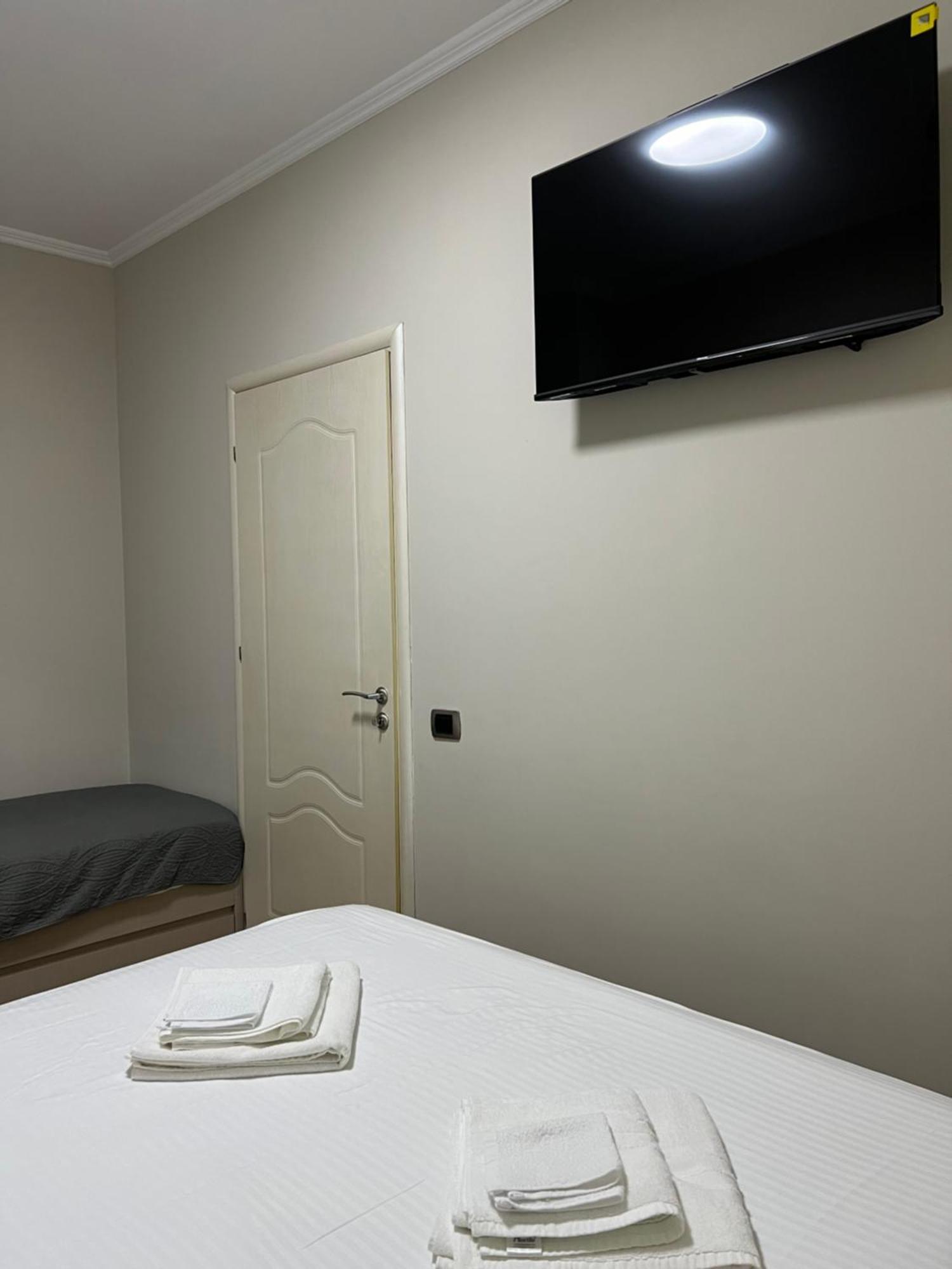 Center View Luxury Apartment Тирана Екстер'єр фото
