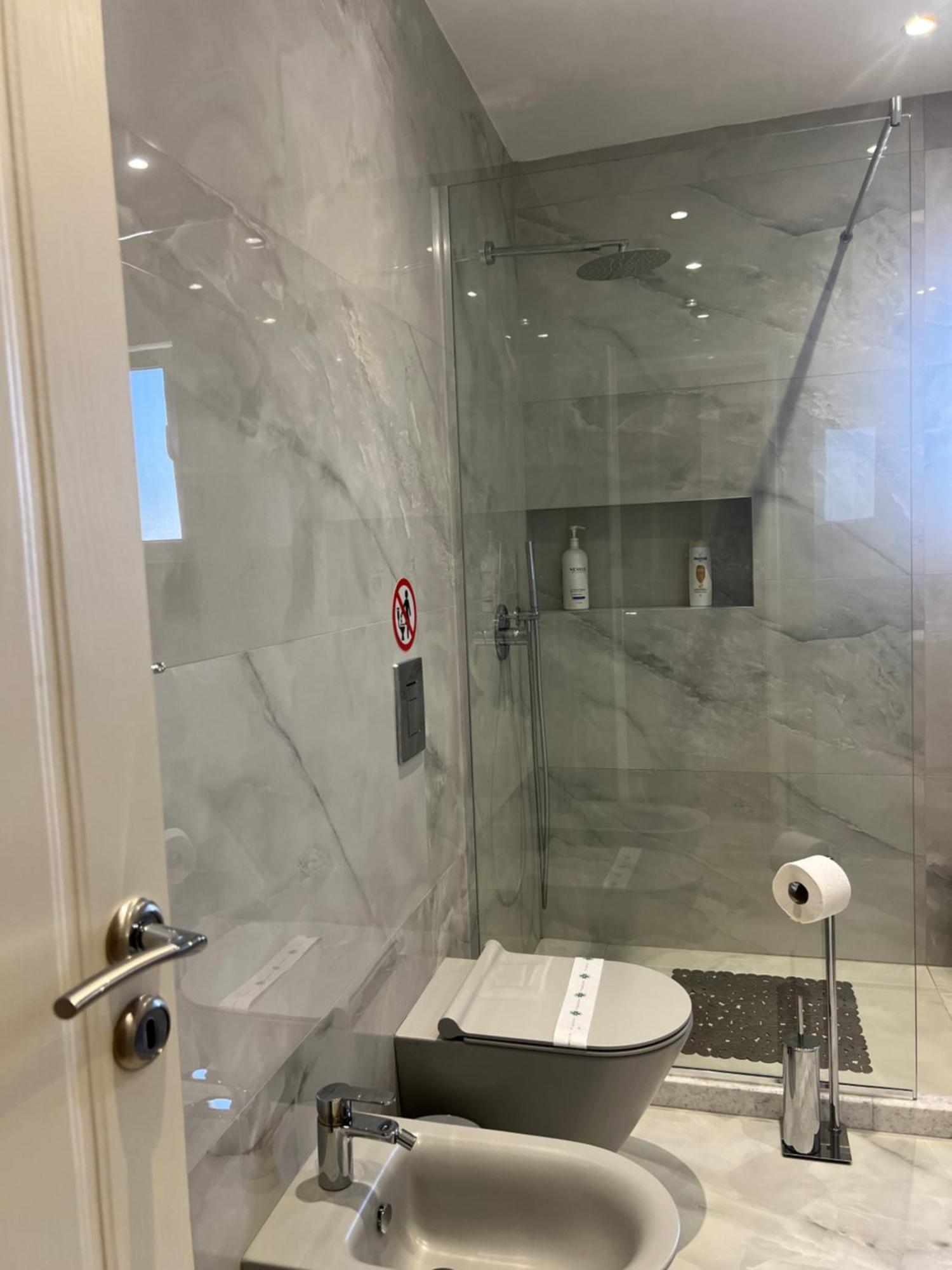Center View Luxury Apartment Тирана Екстер'єр фото