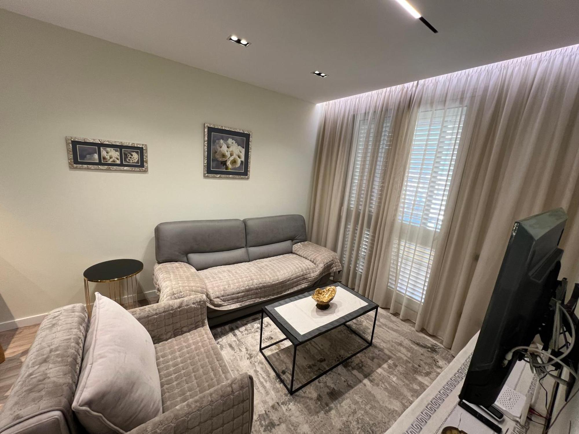 Center View Luxury Apartment Тирана Екстер'єр фото