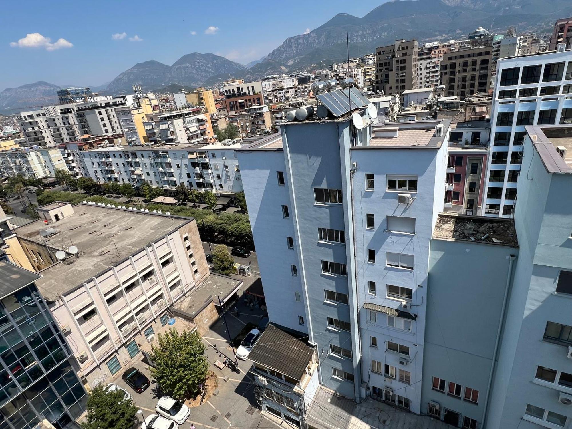 Center View Luxury Apartment Тирана Екстер'єр фото