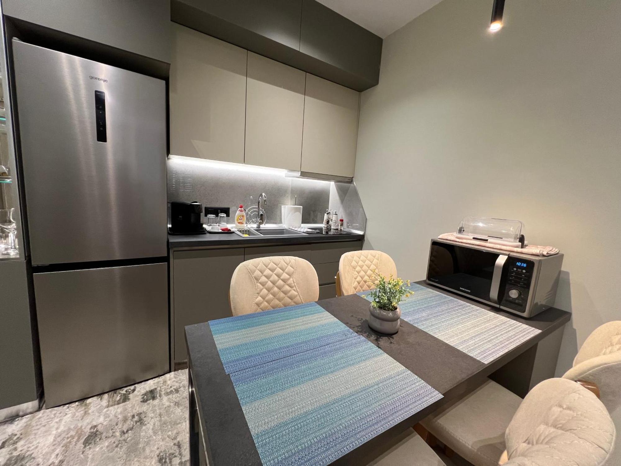 Center View Luxury Apartment Тирана Екстер'єр фото